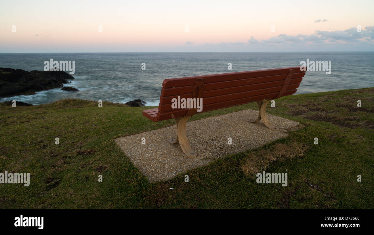 Sedia con vista sull'oceano al punto di incollamento Light house Port Macquarie Nuovo Galles del Sud. Foto Stock