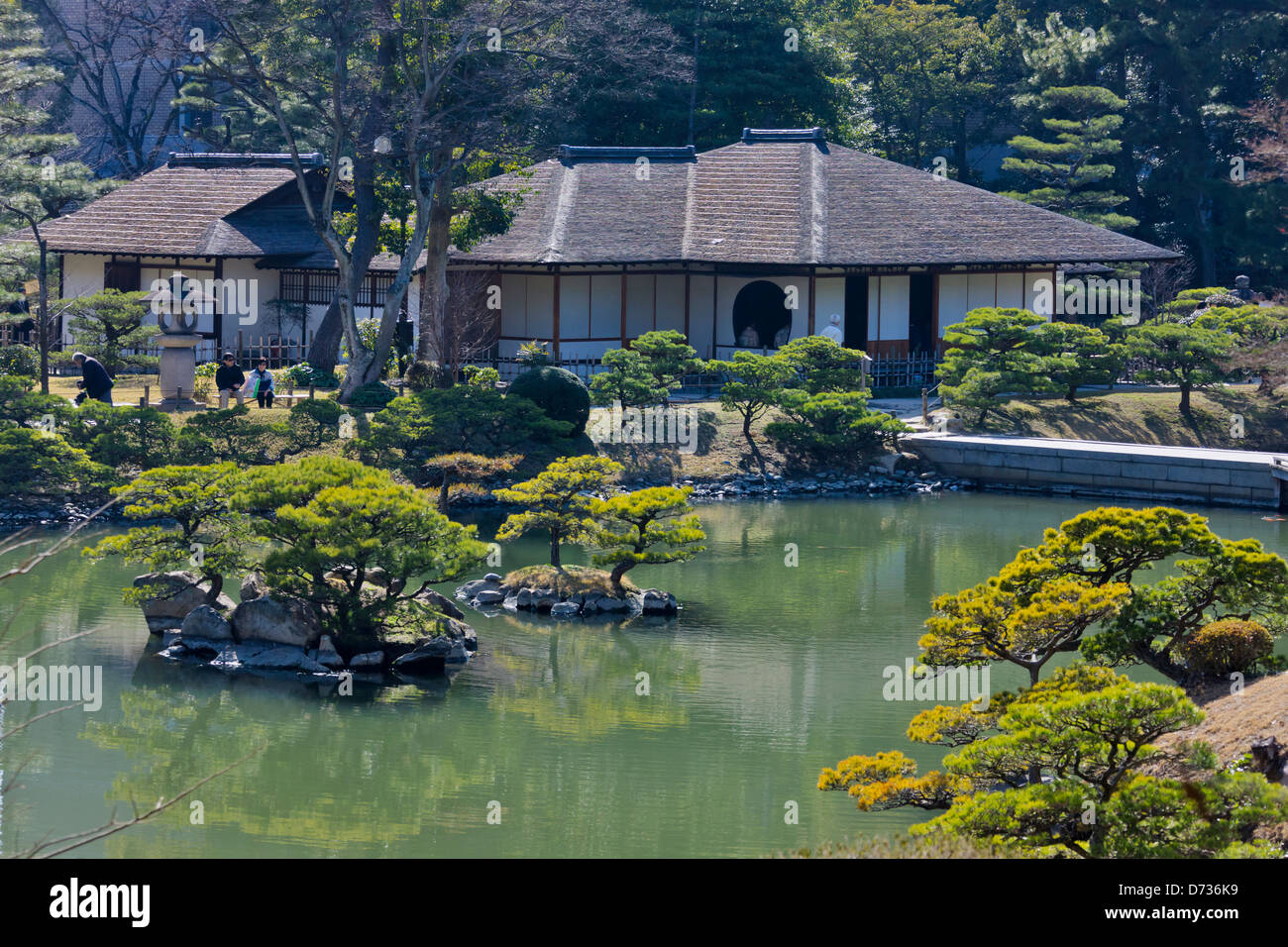 Padiglione nel giardino Shukkeien (un giardino mininature), Hiroshima, Giappone Foto Stock