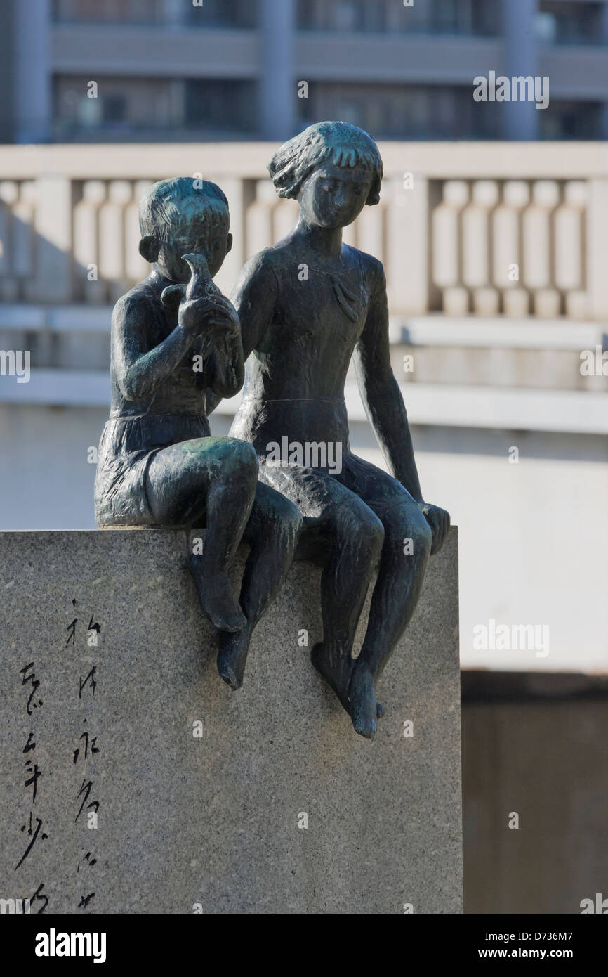 Statua nel Parco del Memoriale della Pace di Hiroshima, Giappone Foto Stock