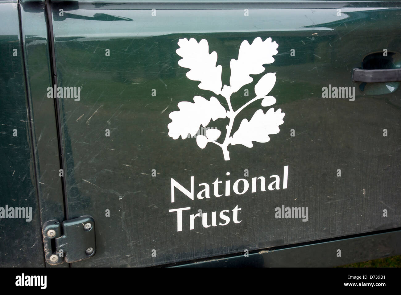 Logo del National Trust di Land Rover. Foto scattata dalla strada pubblica. Foto Stock