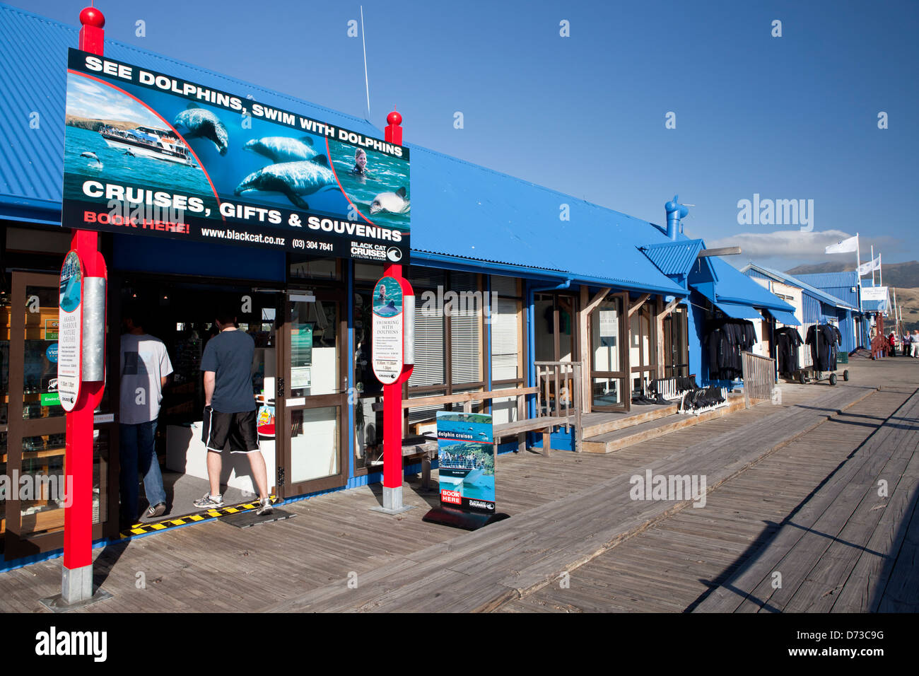 Akaroa village nella Penisola di Banks, Isola del Sud, Nuova Zelanda Foto Stock