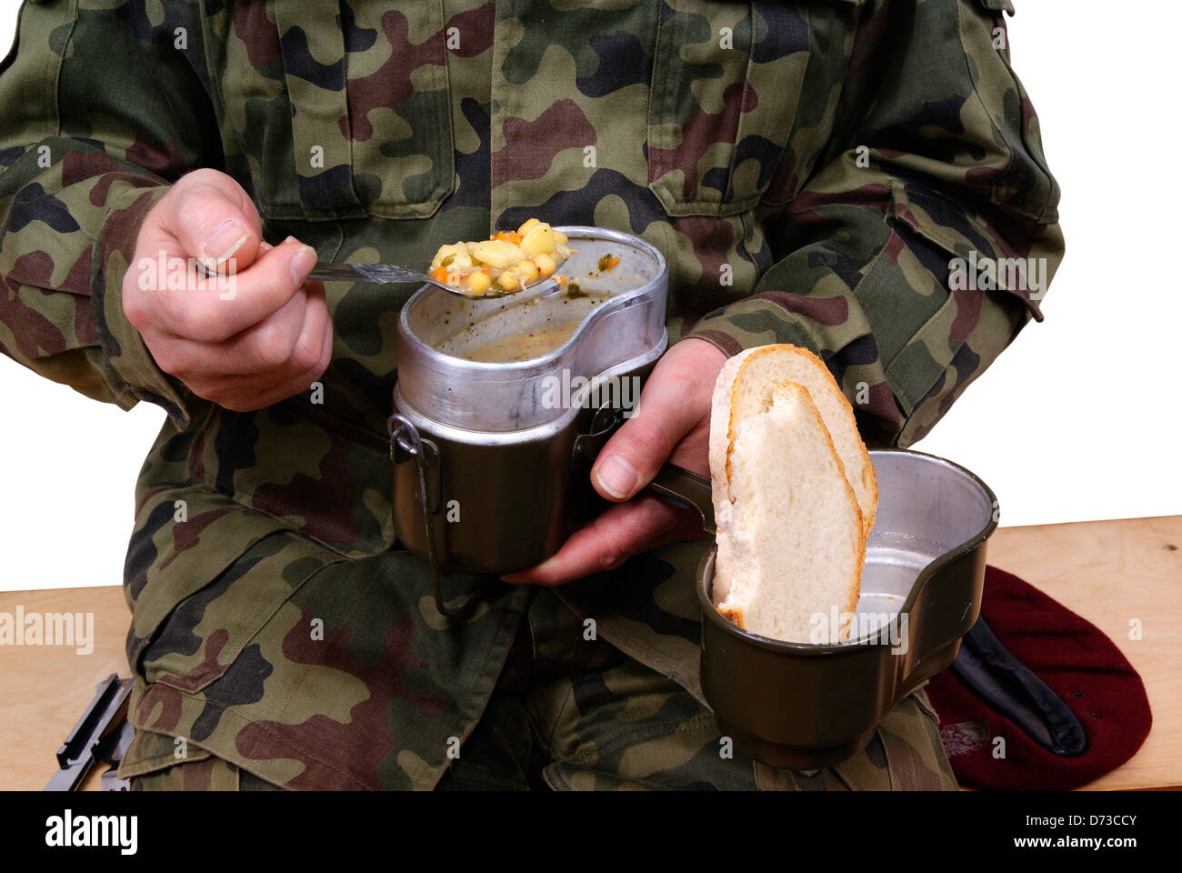 Soldato mangiare sapone pisello isolati su sfondo bianco Foto Stock