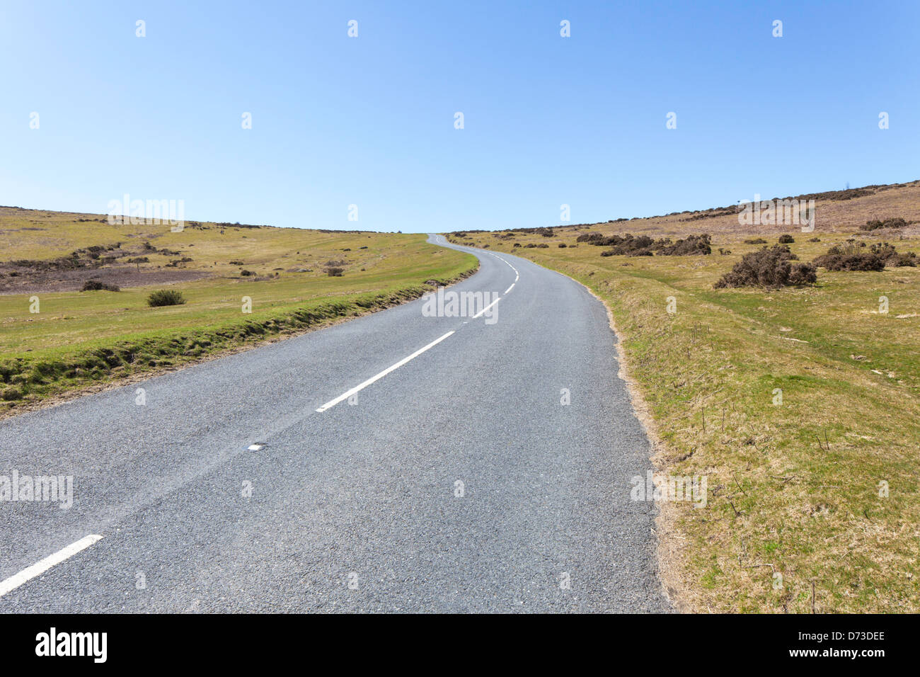 Svuotare moorland road, Dartmoor Devon England, Regno Unito Foto Stock