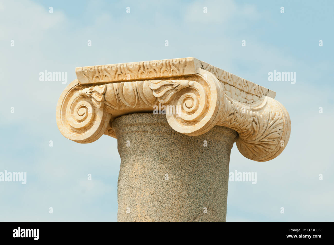 Capitale ripristinato su colonna in Agora, Patara, Anatalya, Turchia Foto Stock