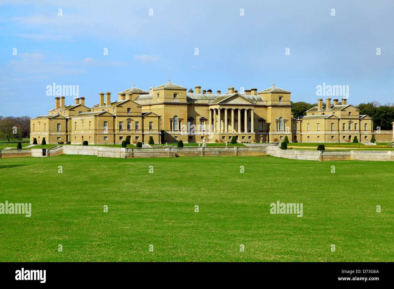 Holkham Hall, Norfolk, visto di fronte parco, XVIII secolo palladiano mansion, Inghilterra, Inglese UK maestosa casa case Foto Stock