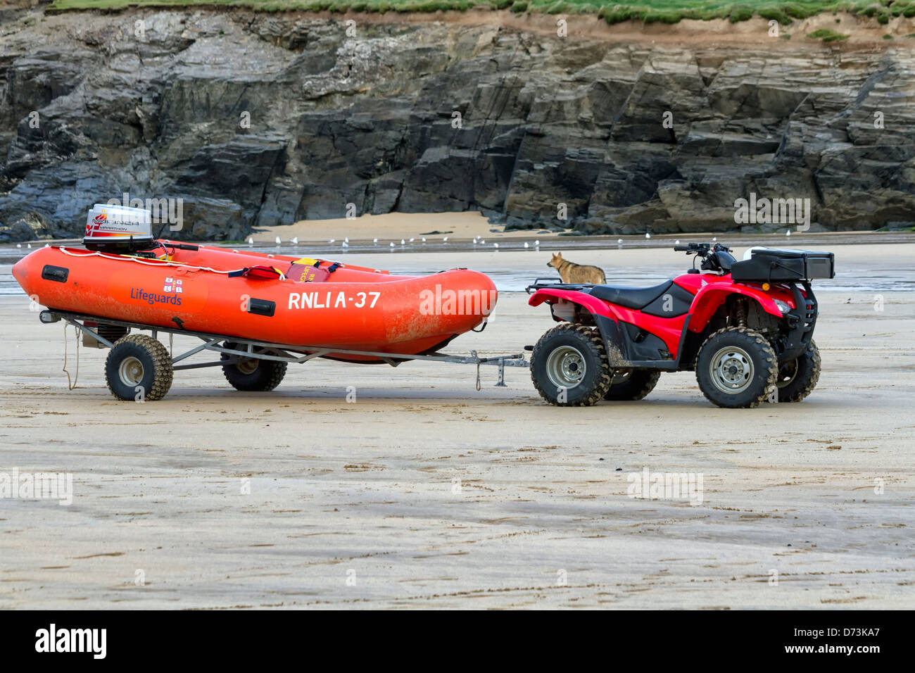 RNLI gonfiabile imbarcazioni di salvataggio, Harlyn Bay, Cornwall, Inghilterra Foto Stock