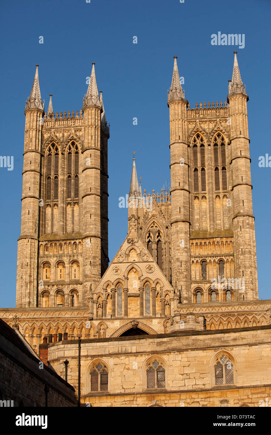 Cattedrale di Lincoln, bagnata in tarda serata aprile luce. Foto Stock