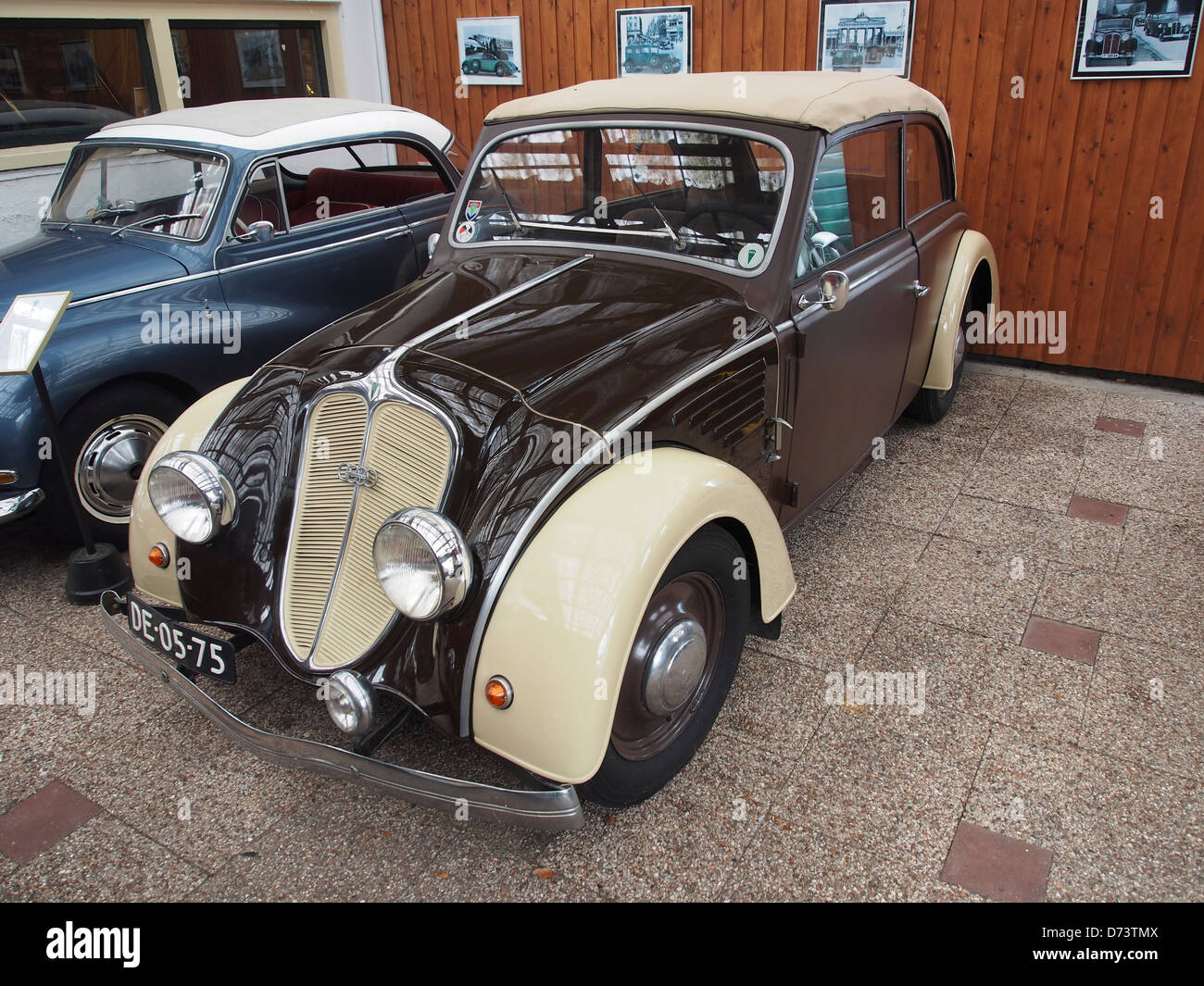 La DKW Schwebeklasse 1935 è un'auto rara e innovativa dotata di un sistema di sospensioni pneumatiche. Conosciuta per la sua ingegneria avanzata, ha fornito un'esperienza di guida unica negli anni '1930 Foto Stock