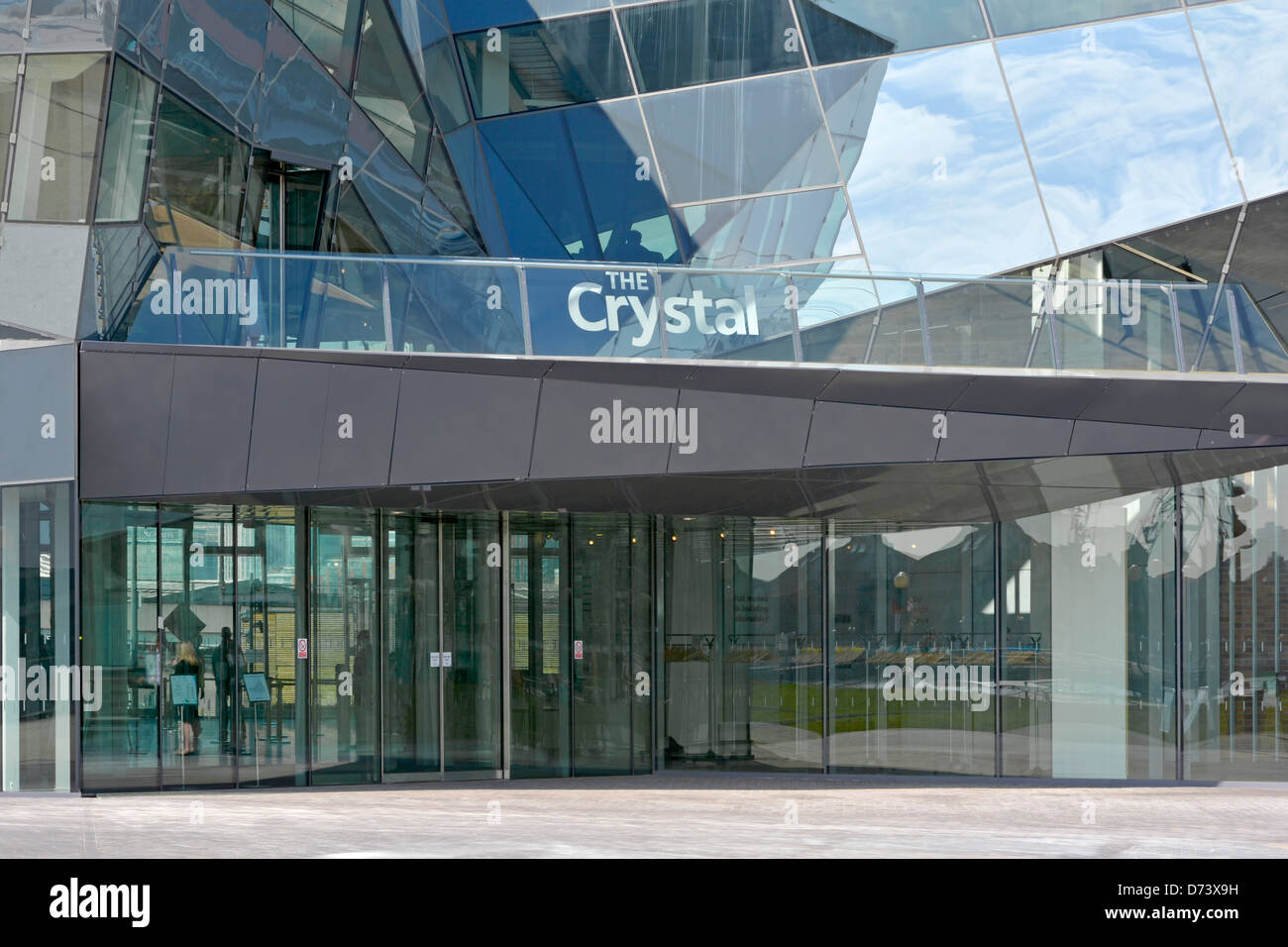 Edificio moderno in cristallo con esposizioni educative e mostre sullo sviluppo sostenibile della città di Siemens Royal Victoria Dock nella zona est di Londra Inghilterra Foto Stock