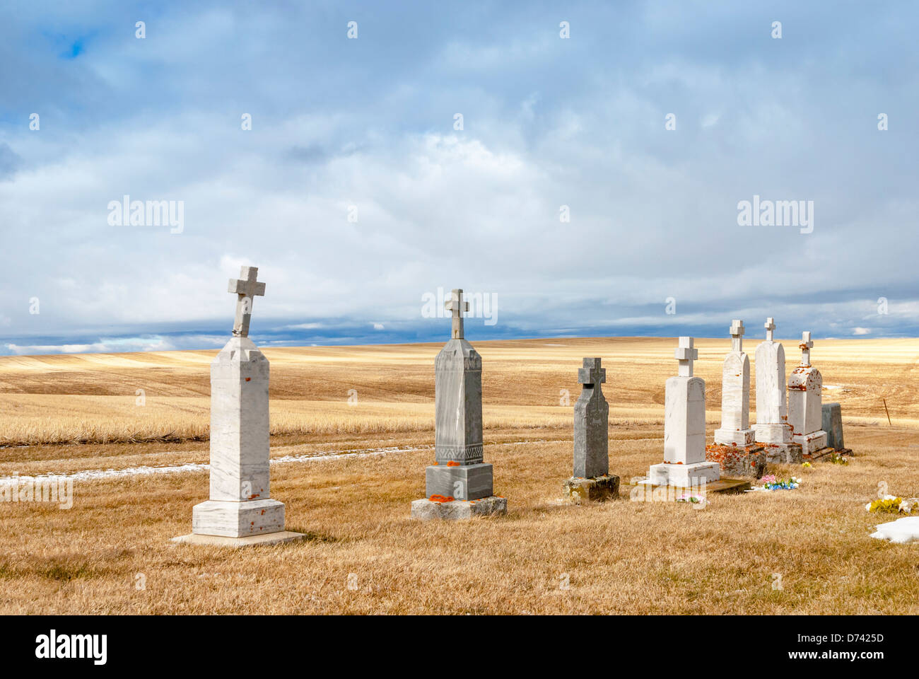 Pietre tombali in campi di paese Foto Stock