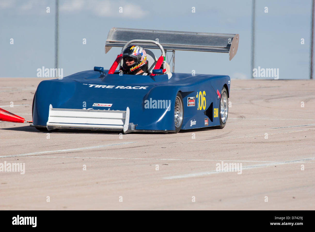 Un blu 1998 ghepardo SR-1 B-modificato ruota open race car in una gara di autocross Foto Stock