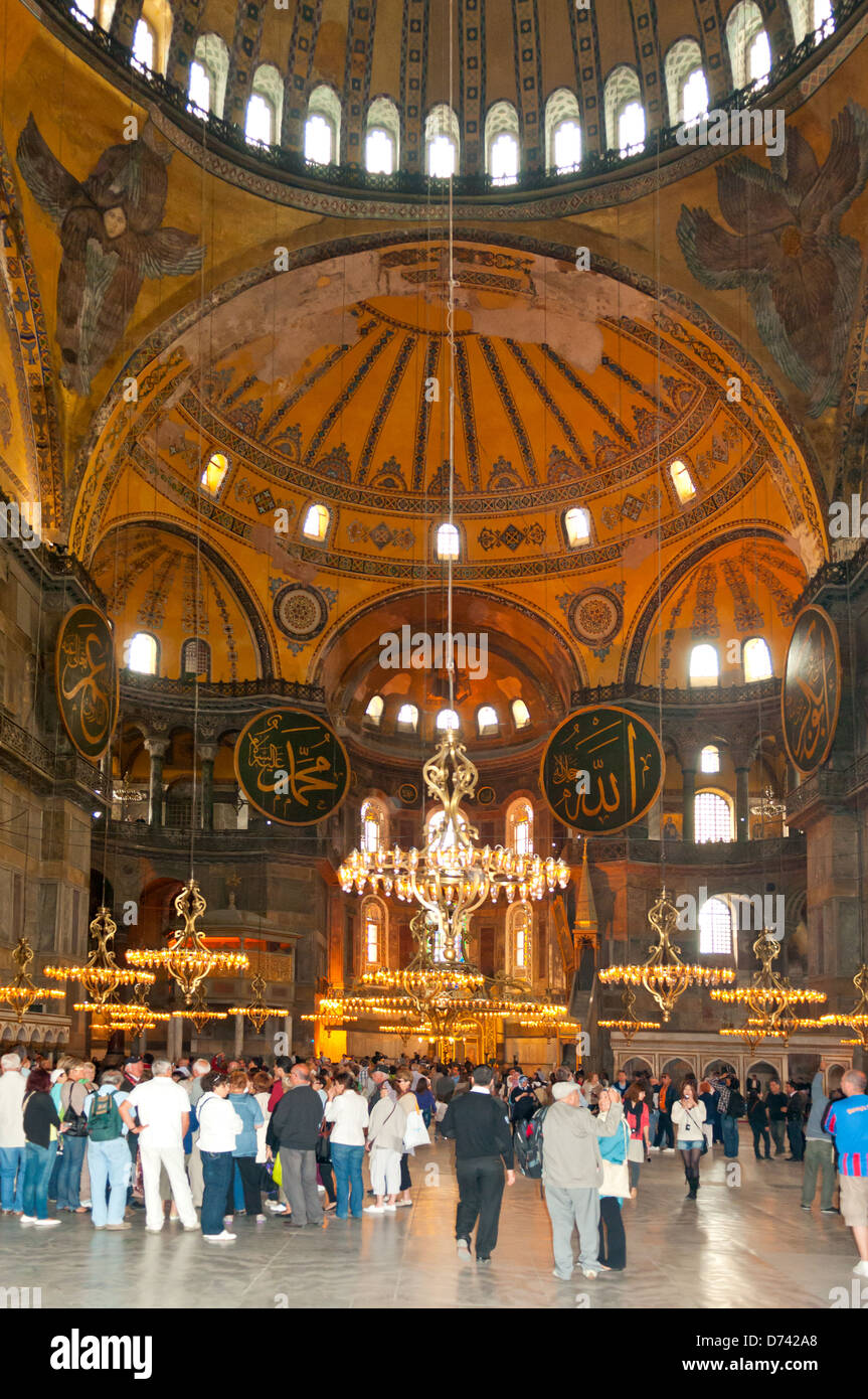 All'interno di Hagia Sophia, Sultanahmet, Istanbul, Turchia Foto Stock