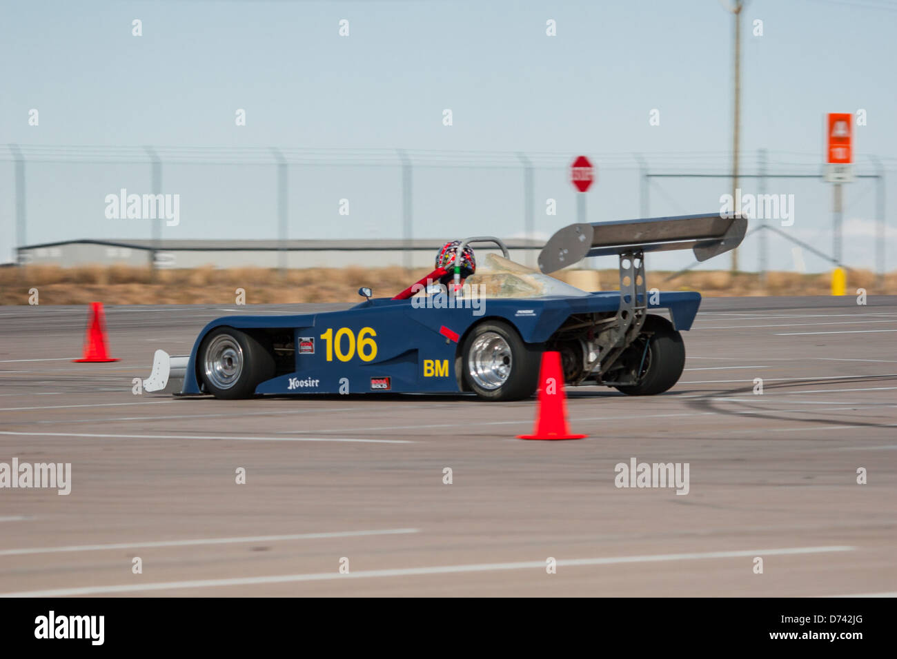 Un blu 1998 ghepardo SR-1 B-modificato ruota open race car in una gara di autocross Foto Stock