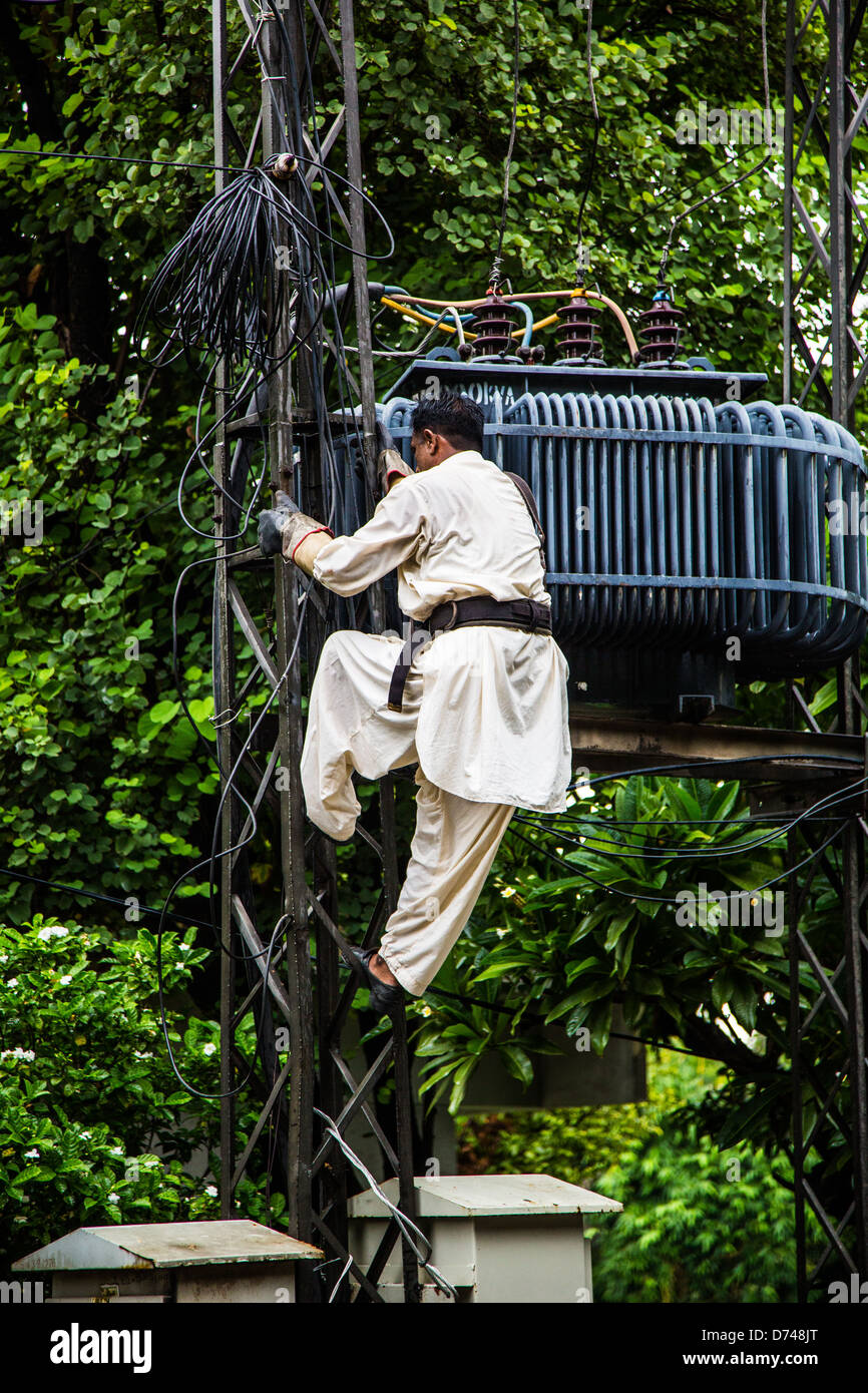 Linea di alimentazione guardafili di Lahore, Pakistan Foto Stock