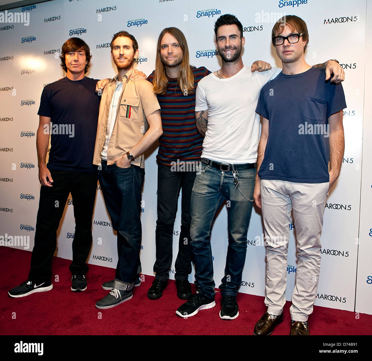 Matt Flynn, Jesse Carmichael, James Valentine, Adam Levine e Michael Madden Snapple e Maroon 5 il lancio della nuova Snapple Foto Stock