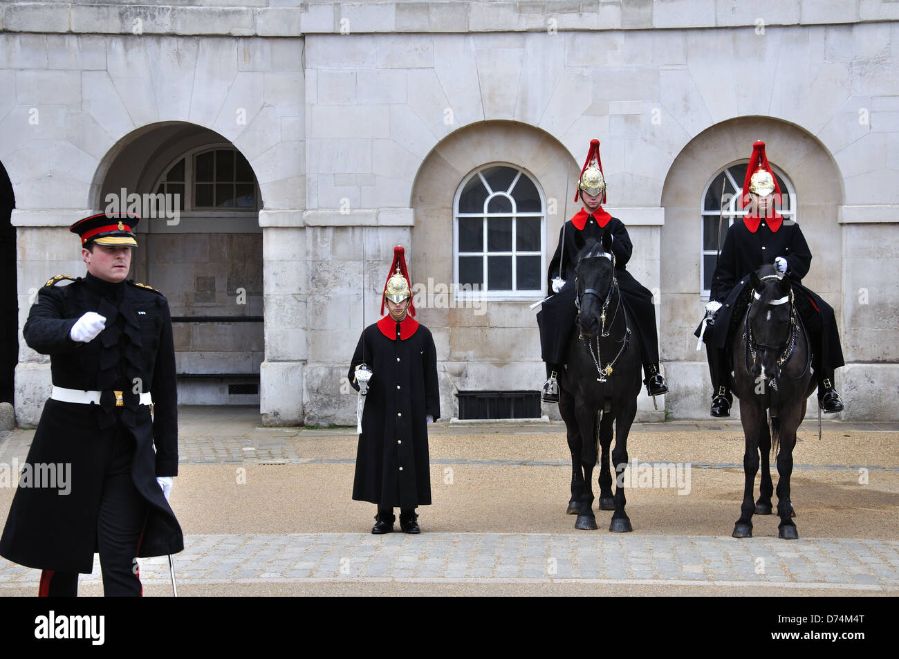 Le protezioni del Blues e Royals, elettrodomestico cavalleria ,ispezionata a quattro o clock Parade. Foto Stock
