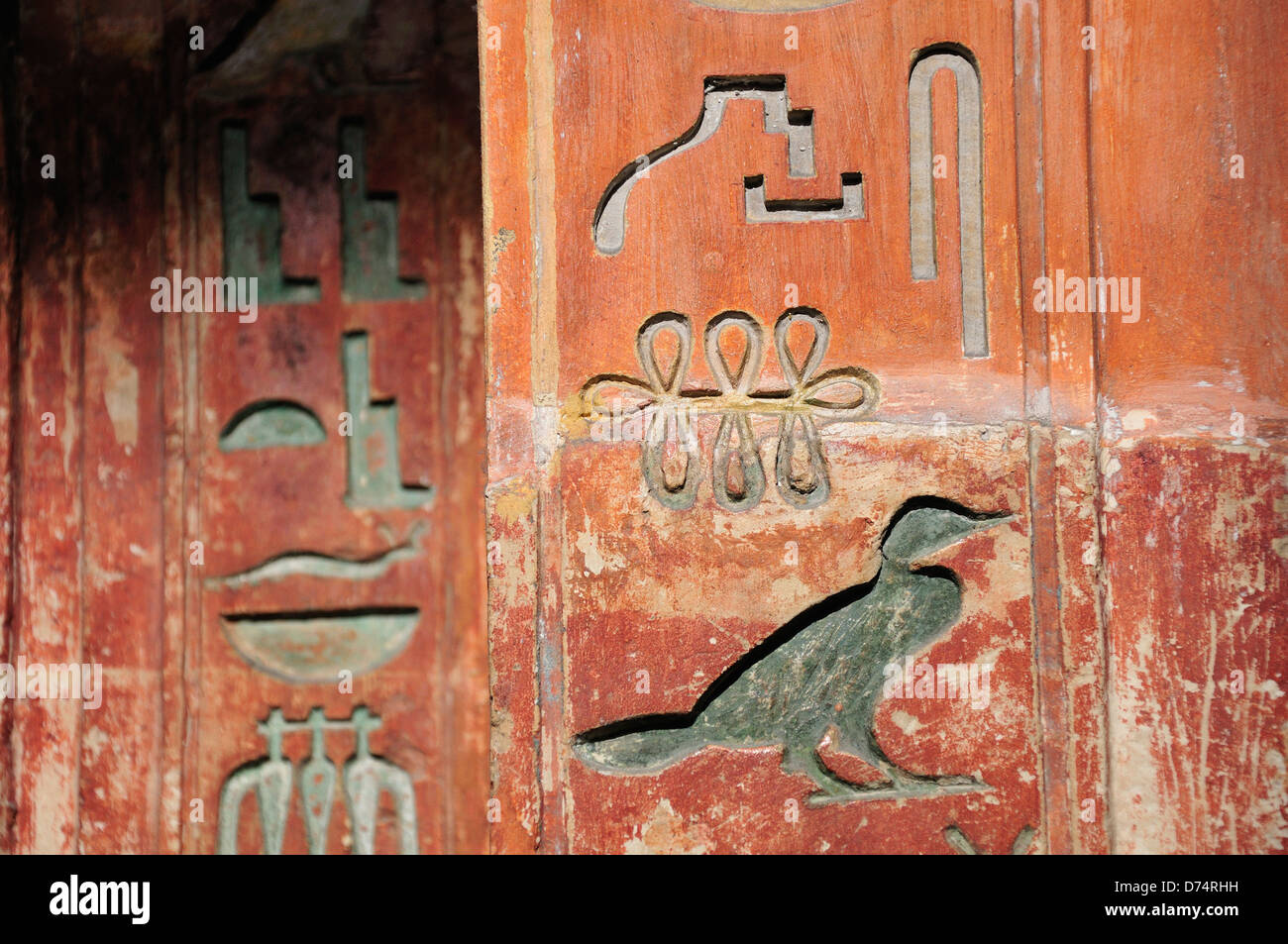 Londra, Inghilterra, Regno Unito. British Museum. Falsa porta alla tomba di Ptahshepses (quinta dinastia, c2400BC) da Giza. Geroglifici Foto Stock