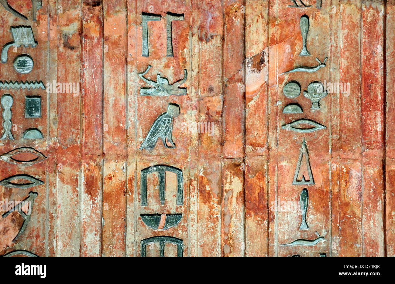 Londra, Inghilterra, Regno Unito. British Museum. Falsa porta alla tomba di Ptahshepses (quinta dinastia, c2400BC) da Giza. Geroglifici Foto Stock