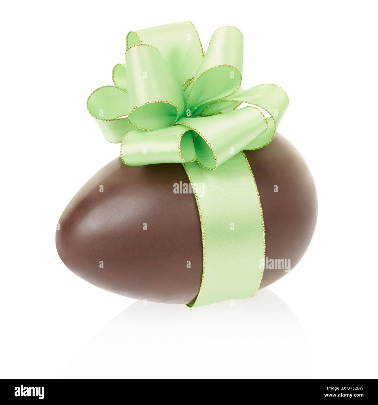 Il cioccolato uovo di pasqua con archetto Foto Stock