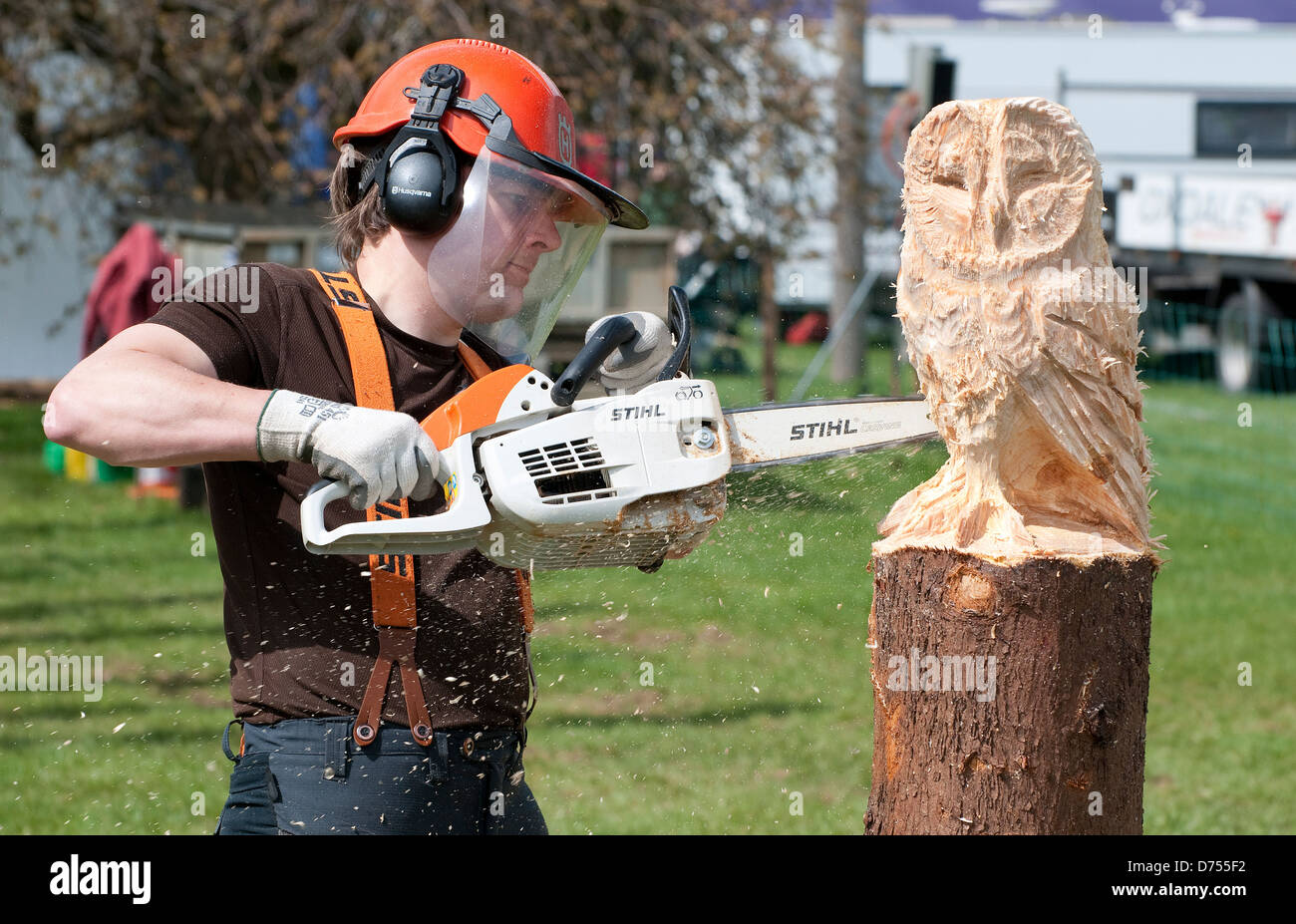 Chain saw sculpture immagini e fotografie stock ad alta risoluzione - Alamy