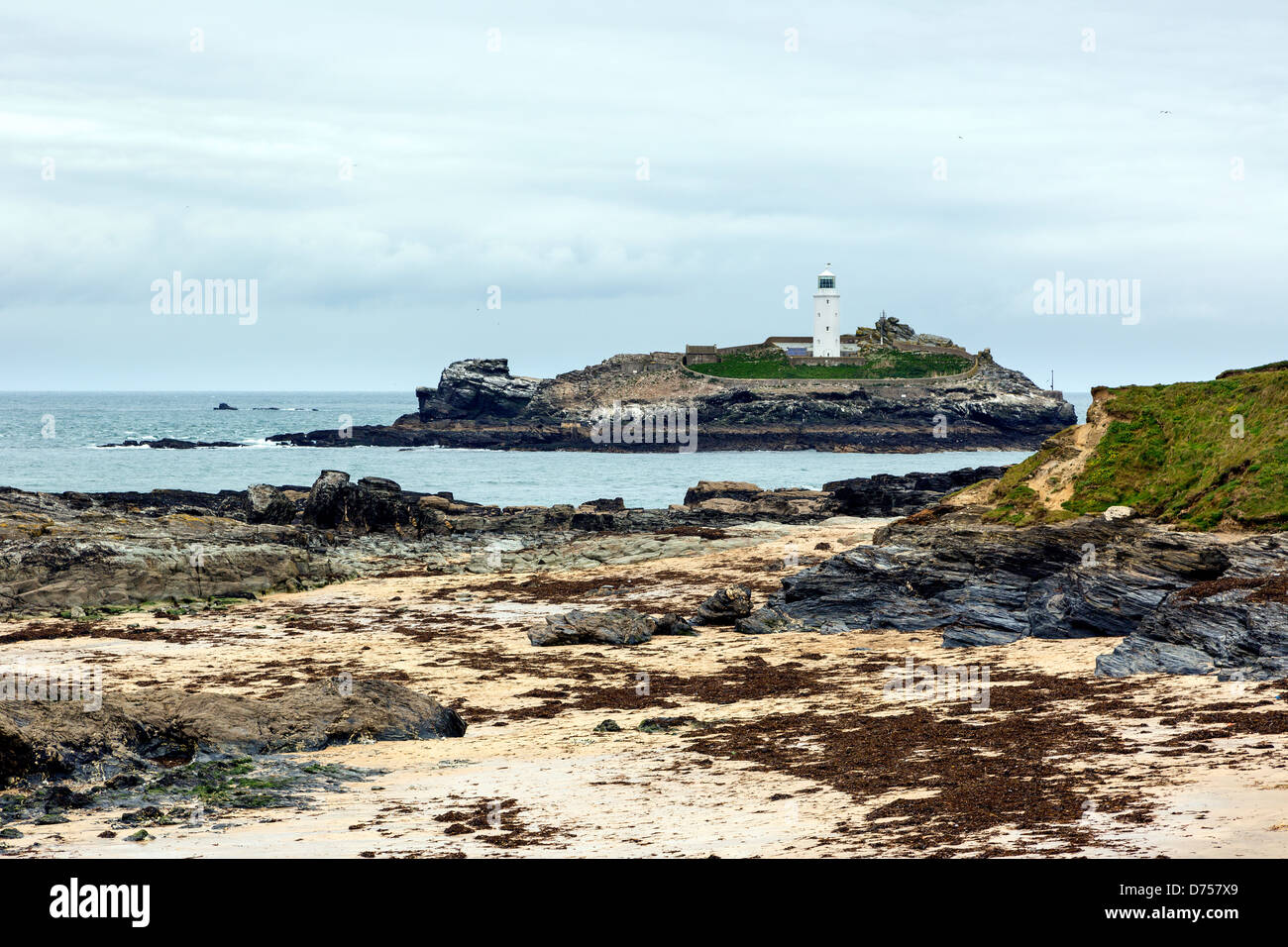 Godrevy Lighthouse è stato costruito in 1858-1859 sull isola Godrevy in St Ives Bay, Cornwall. Piedi di circa 300 metri (980 ft) Foto Stock