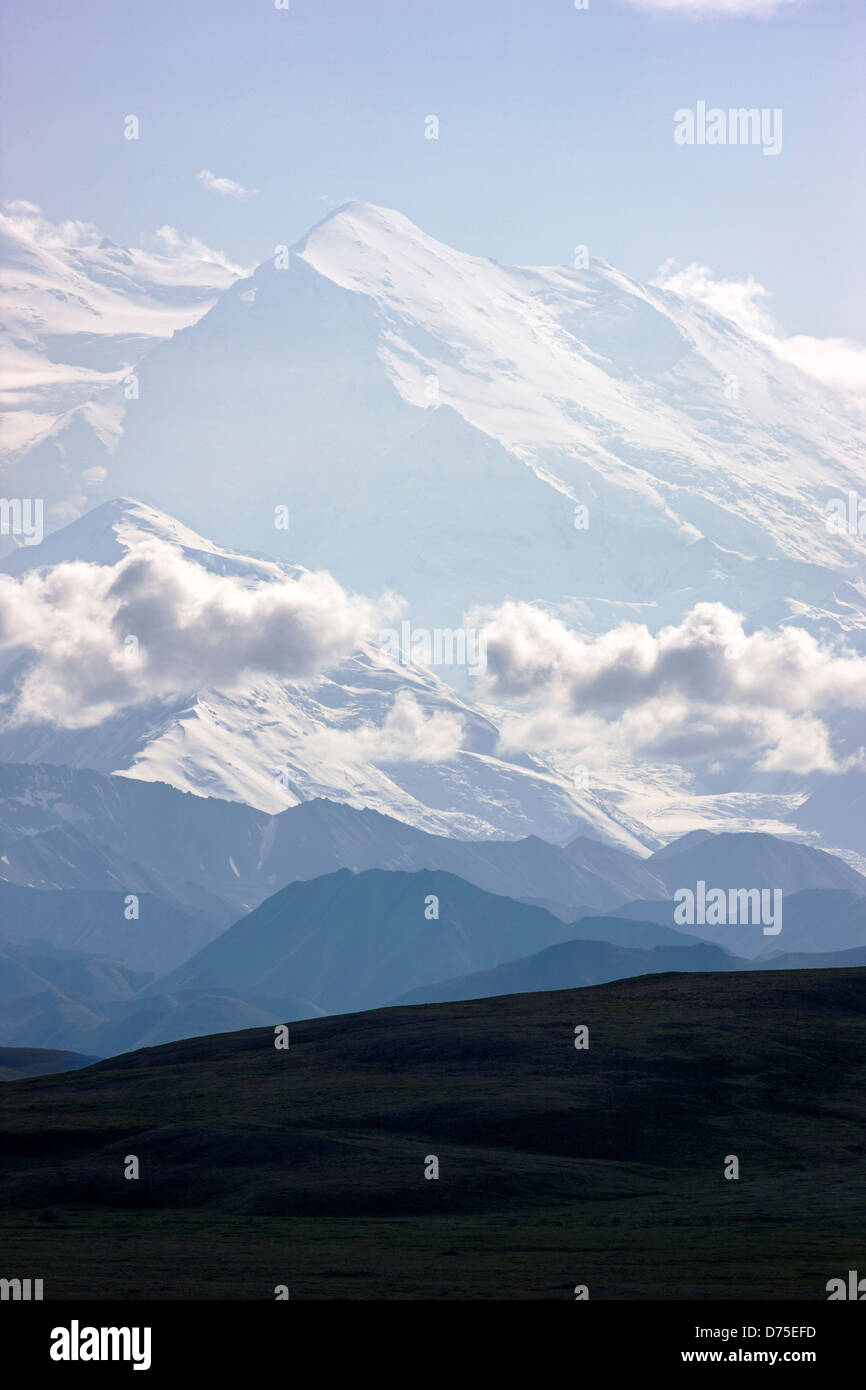 Mt. McKinley (Denali), il punto più alto in Nord America (20,320"), visto dal lato ovest del Parco Nazionale di Denali, Alaska Foto Stock