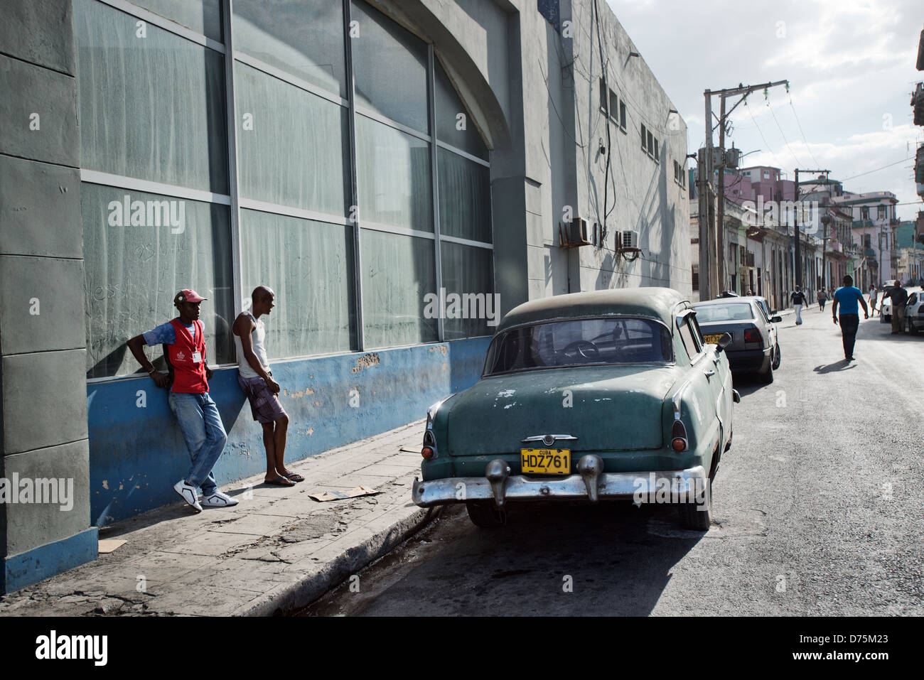 L'Avana, Cuba, una vecchia vettura americana nel Vedado Foto Stock