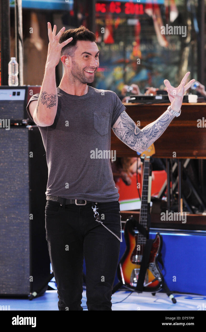 Adam Levine Maroon 5 suonare dal vivo presso il Rockefeller Center come parte della NBC's "Mostra Oggi' estate una serie di concerti a New York City, Foto Stock