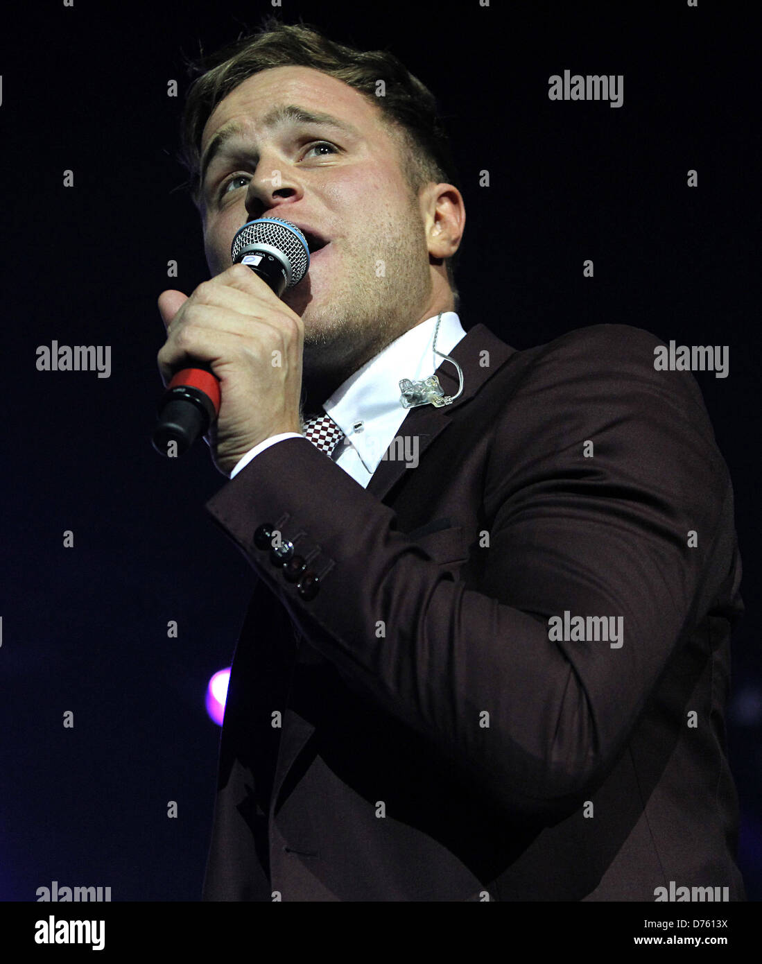 Olly Murs eseguendo sul palco dell'Arena O2 come opart del suo Regno Unito Tour Arena, London, Regno Unito - 4° febbraio 2012. Foto di Ian Bines Foto Stock