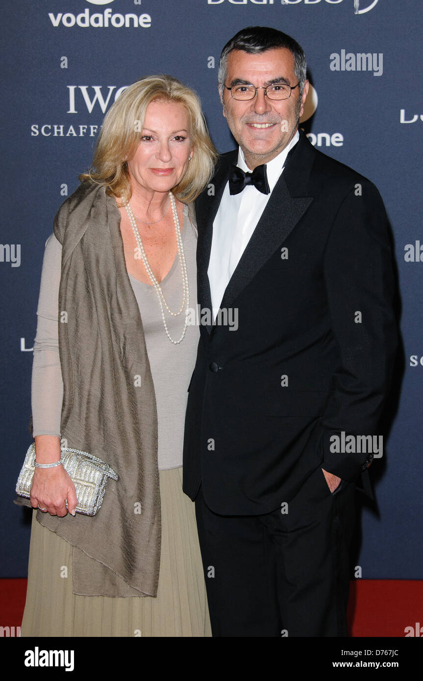 Sabine Christiansen e Ehemann Norbert Medus Laureus Sport Awards tenutosi presso la Queen Elizabeth II Centre - Arrivo. Londra, Foto Stock
