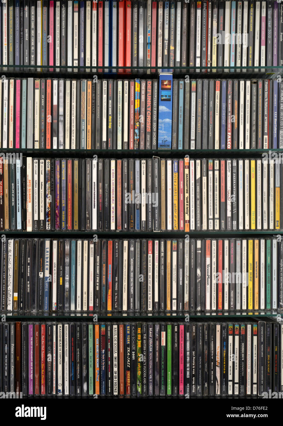 Accantonare con cd musicali Foto Stock