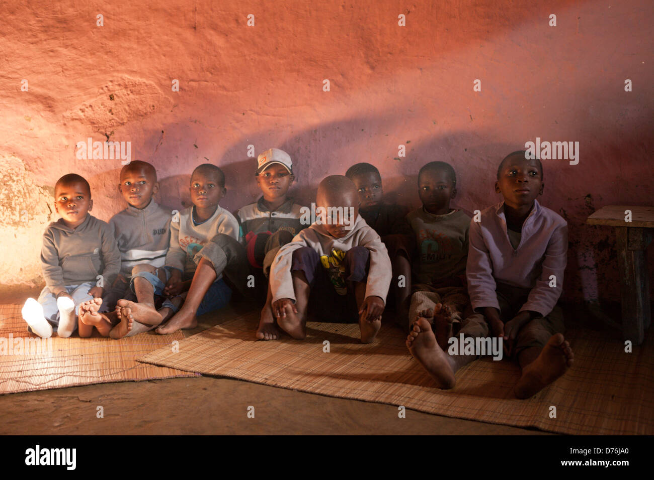 I bambini in Xhosa Village, Costa Selvaggia, cappuccio Orientale, Sud Africa Foto Stock
