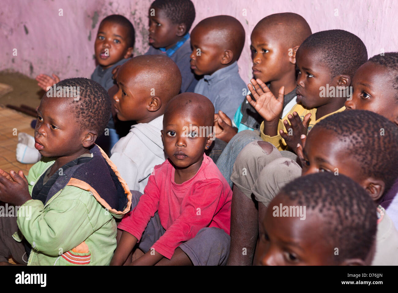 I bambini in Xhosa Village, Costa Selvaggia, cappuccio Orientale, Sud Africa Foto Stock