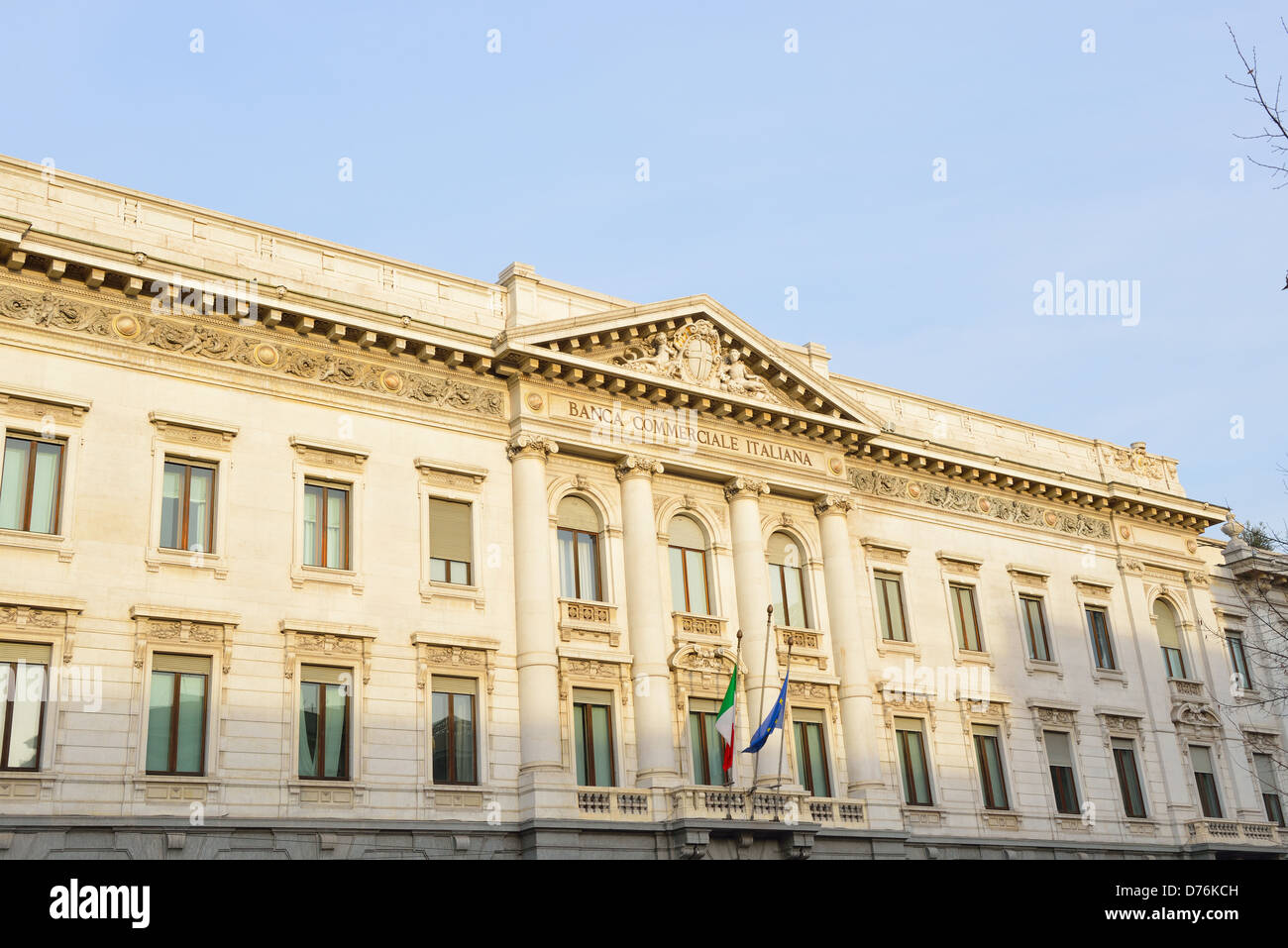 Il palazzo della Banca Commerciale Italiana (in italiano, Palazzo della Banca Commerciale Italiana) è un edificio storico di Milano, Italia Foto Stock