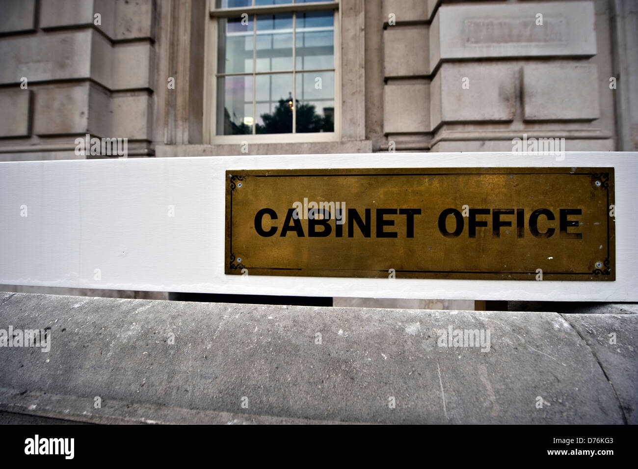 Londra, Inghilterra, 6 Giugno 2010: un segno per il Cabinet Office, Whitehall a Londra, Inghilterra Foto Stock