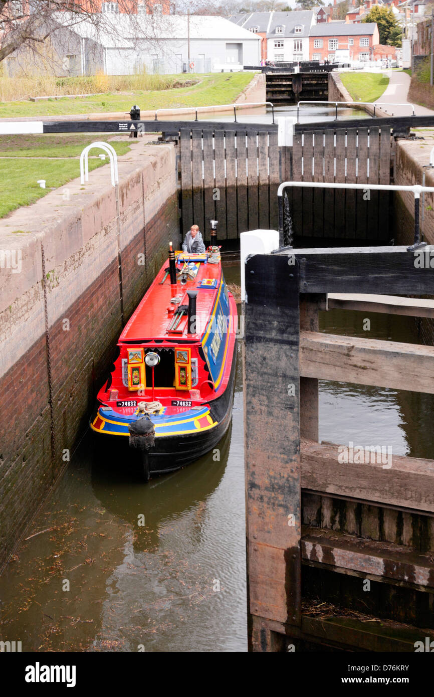 Canal Barge in blocchi su Worcester e Birmingham canal al bacino Diglis, Worcester. Foto Stock