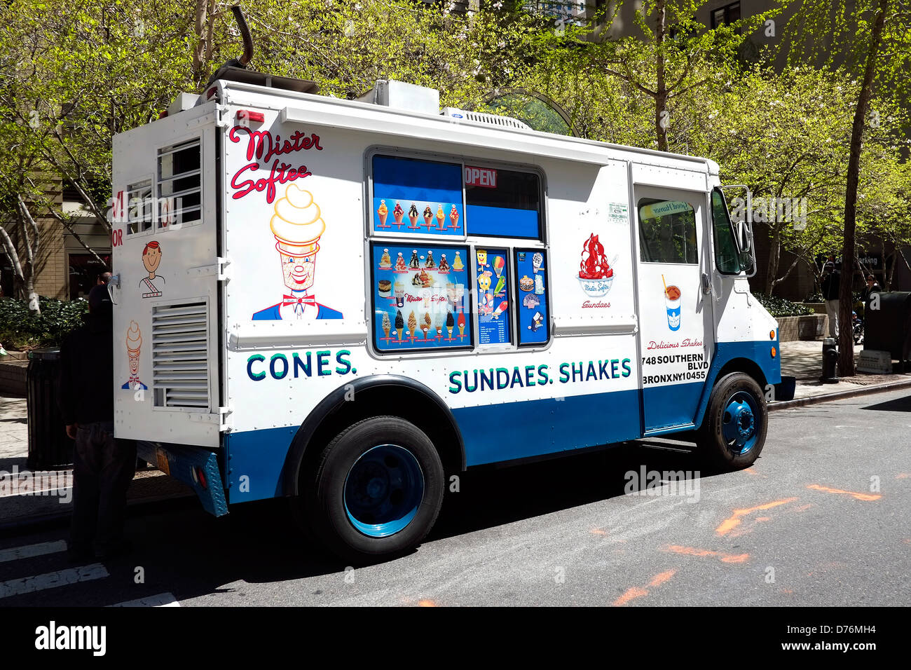 Un Mister Softee ice cream carrello parcheggiato su una strada a Manhattan, New York City. Foto Stock