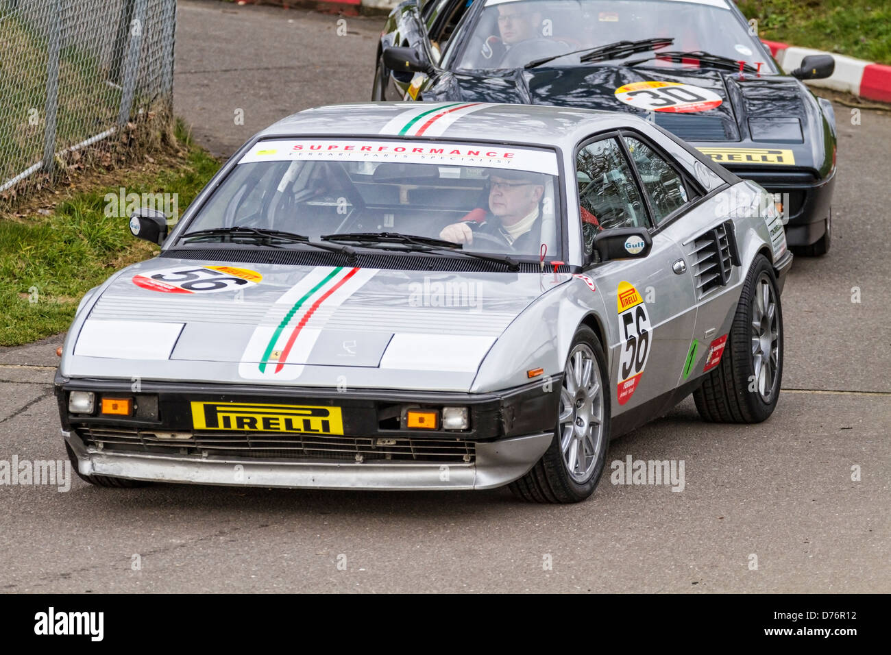 1983 Ferrari Mondial si fa strada nel paddock di contenimento al 2013 CSCC Snetterton incontro, Norfolk, Regno Unito. Foto Stock