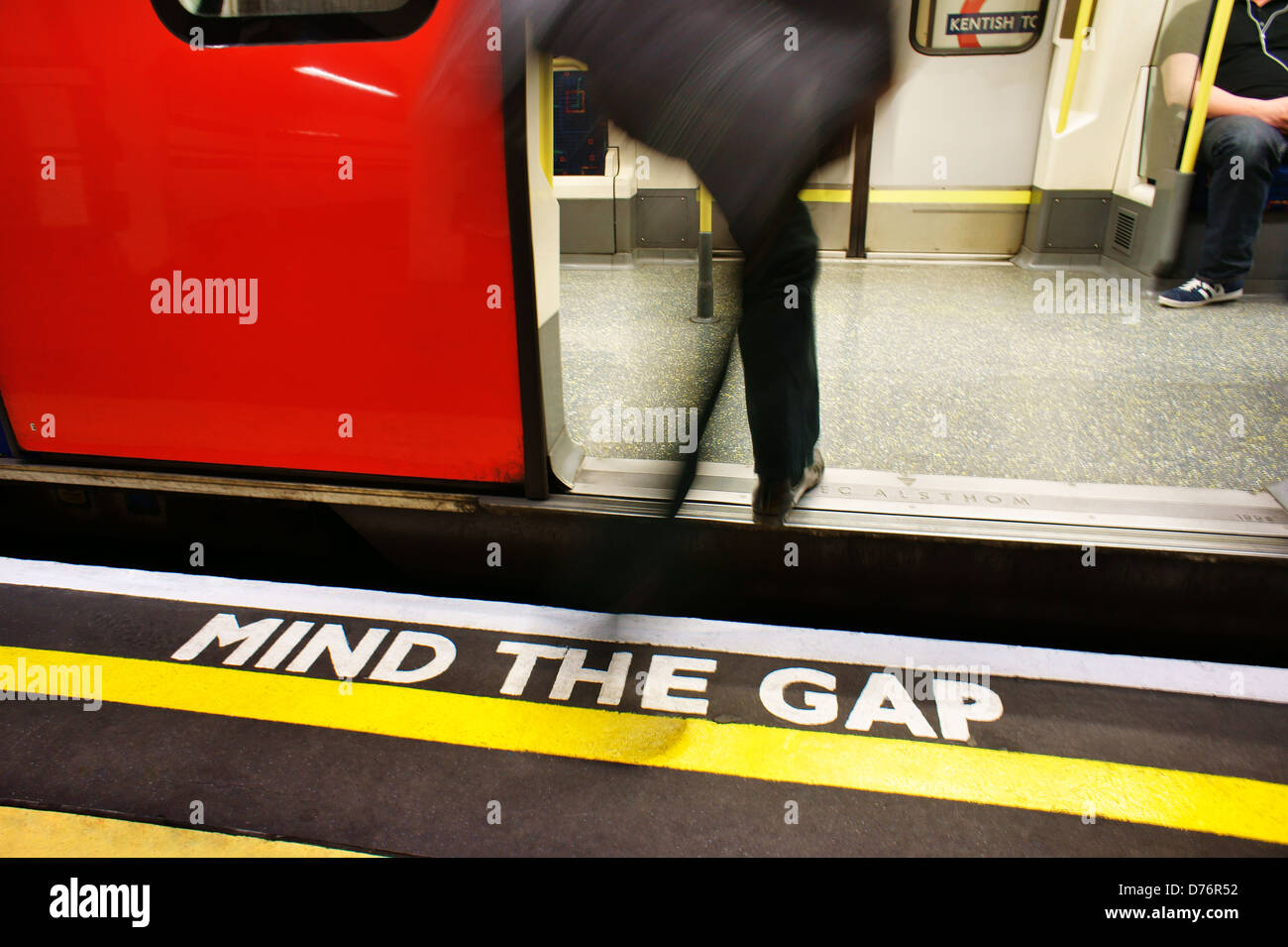 Londra metropolitana metropolitana stazione ferroviaria. Inghilterra, Regno Unito Foto Stock
