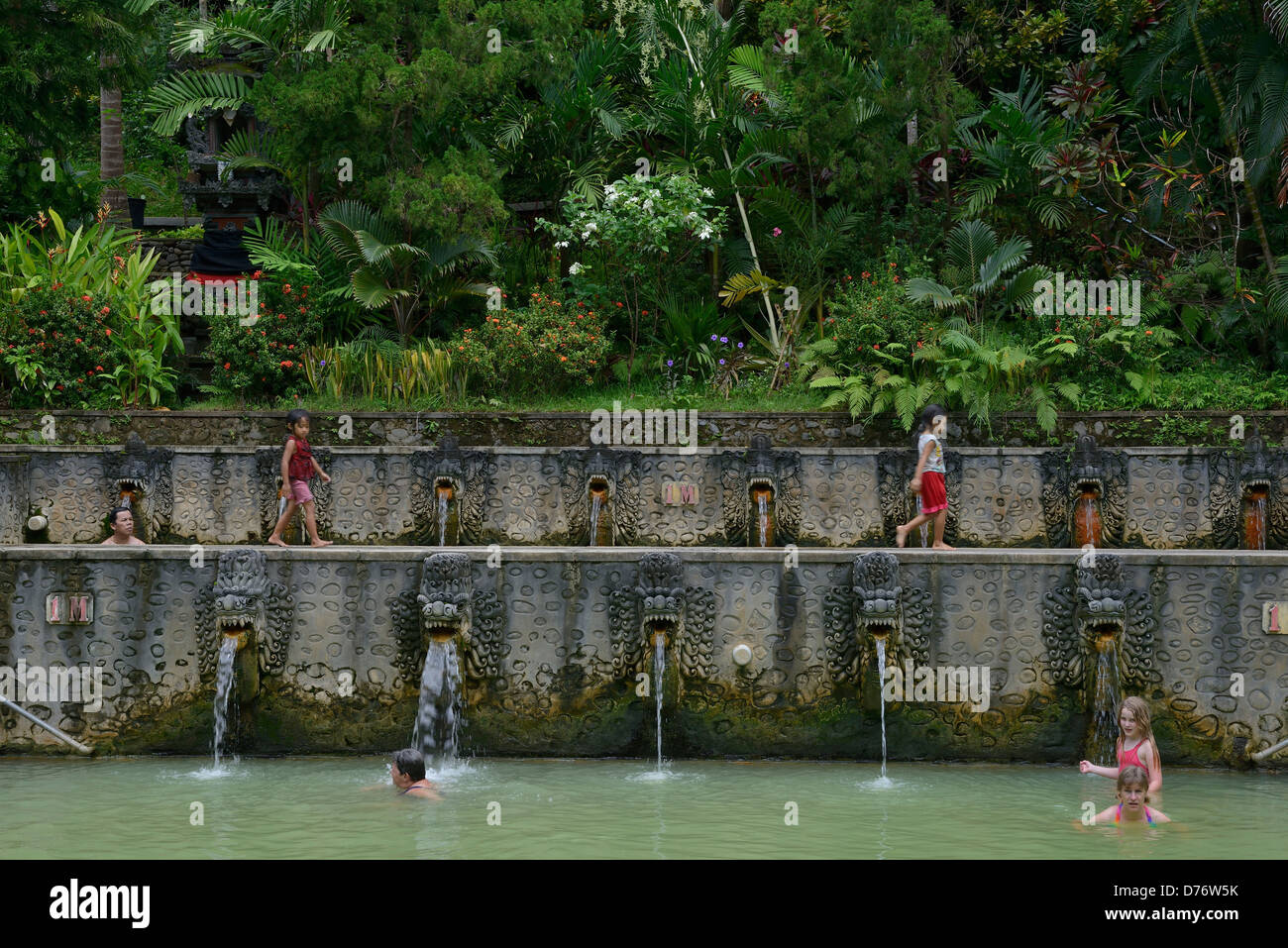 Indonesia; Bali,Benjar nella regione Nord, generatore di acqua calda Foto Stock