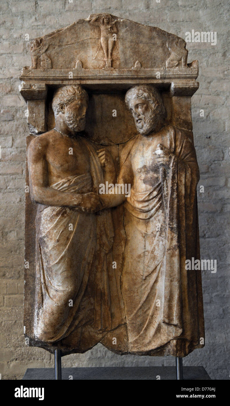 Arte greche. Tomba di sfiato Artemon. Circa 350 A.C. Due uomini uniti da una stretta di mano. Glyptothek. Monaco di Baviera. Germania. Foto Stock