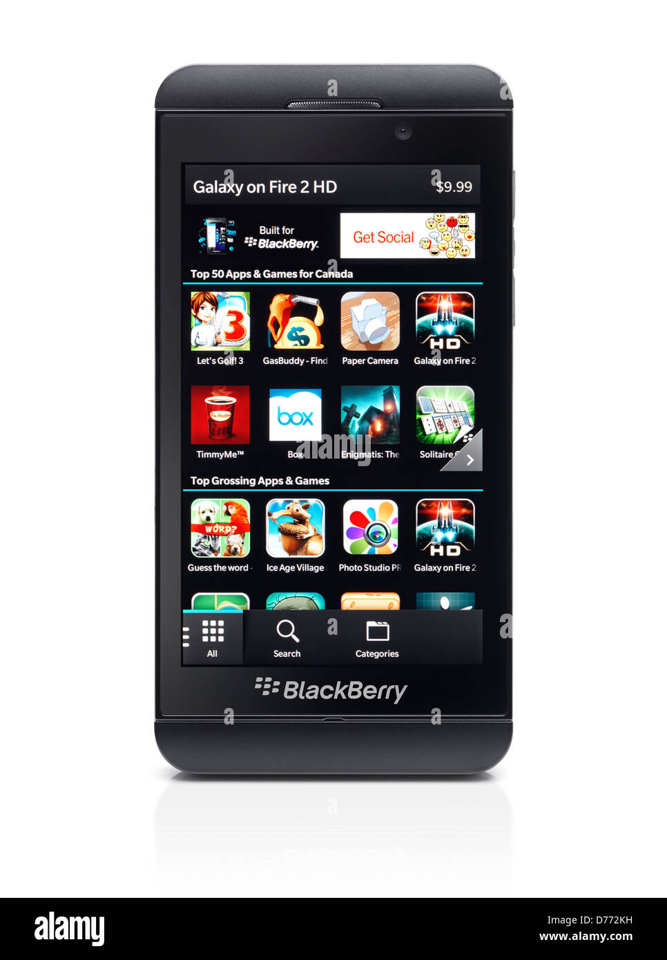 Blackberry Z10 smartphone con Blackberry app World store sul suo display. Telefono nero isolato su sfondo bianco Foto Stock