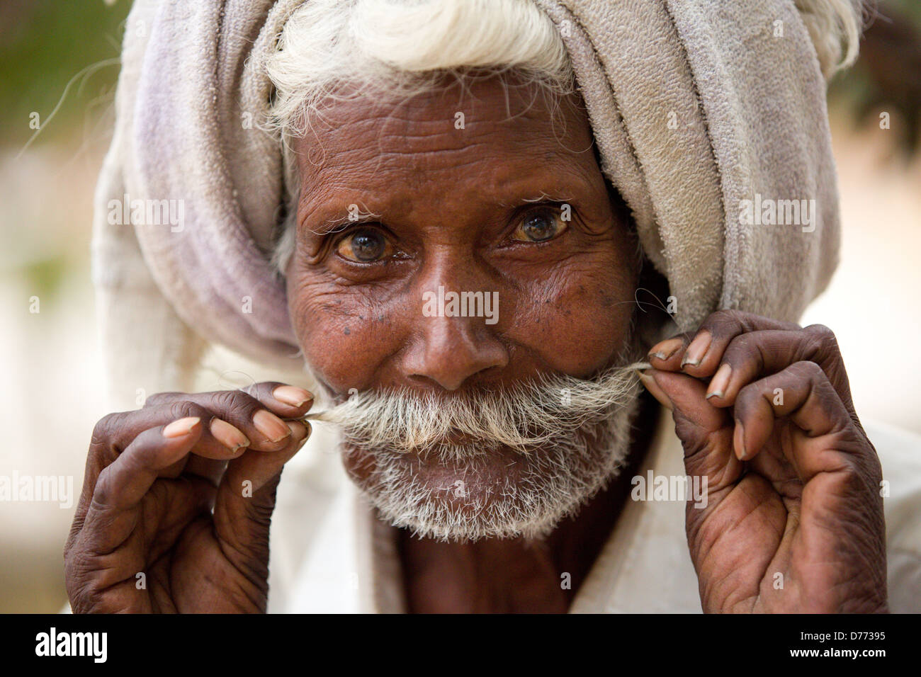 Il vecchio uomo indiano con i baffi India Foto Stock