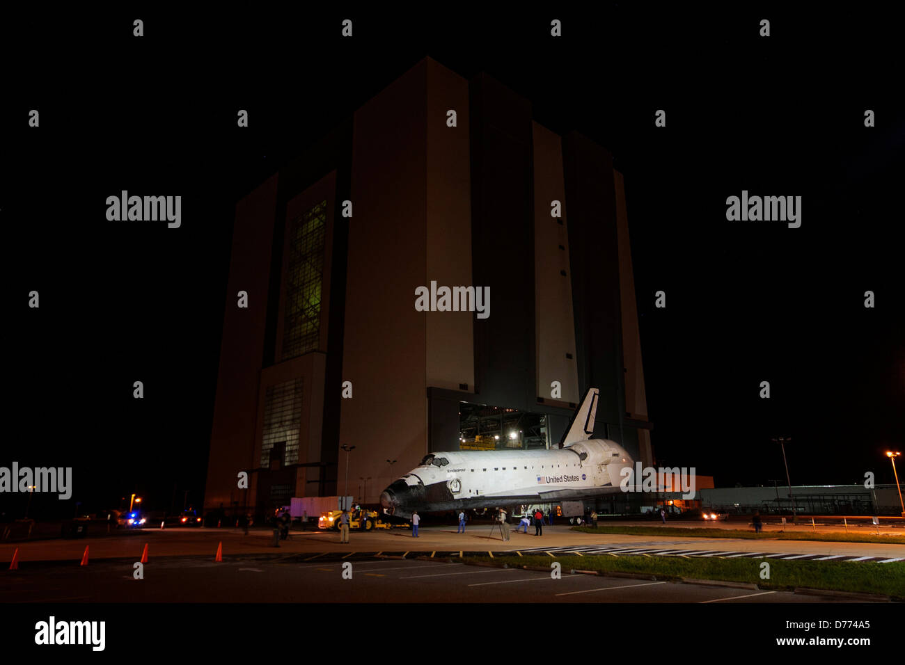 USA Florida Cape Canaveral Kennedy Space Center View adoperano space shuttle di notte Foto Stock