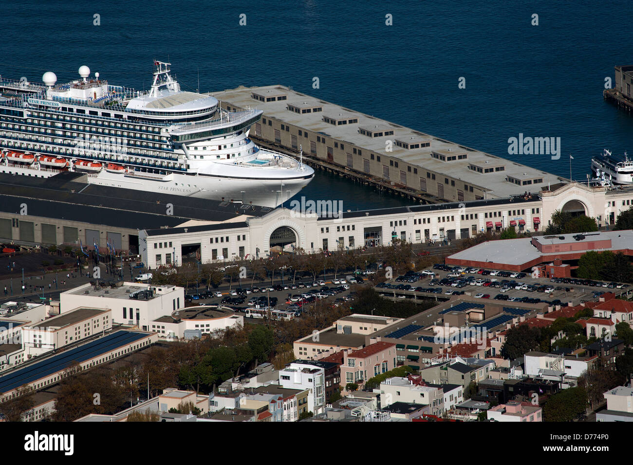 Fotografia aerea Star Princess nave da crociera Ormeggiata al Molo35, San Francisco, California Foto Stock