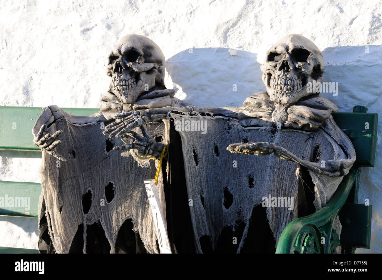 Una coppia di scheletri sulla Ford e metalli Scarycrow Trail Foto Stock