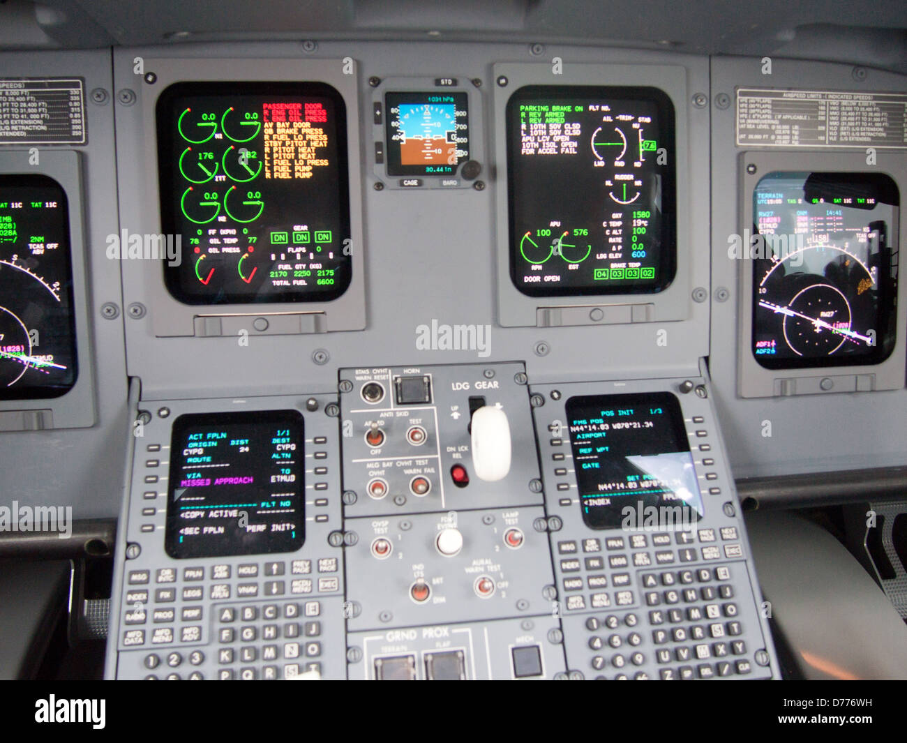 Challenger 850 Bombardier cockpit Foto Stock