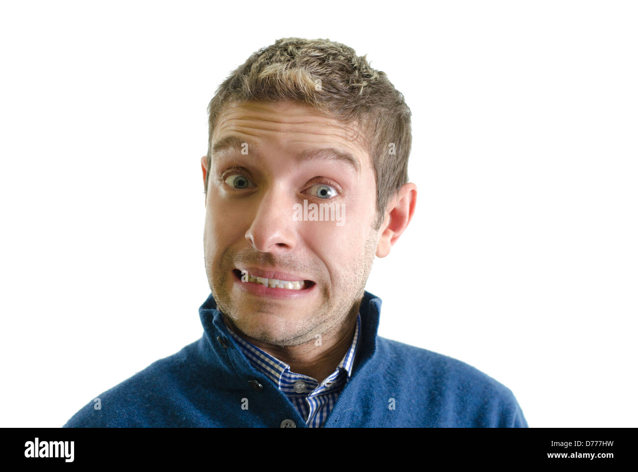 Bel giovane uomo isolato su bianco facendo una faccia buffa Foto Stock