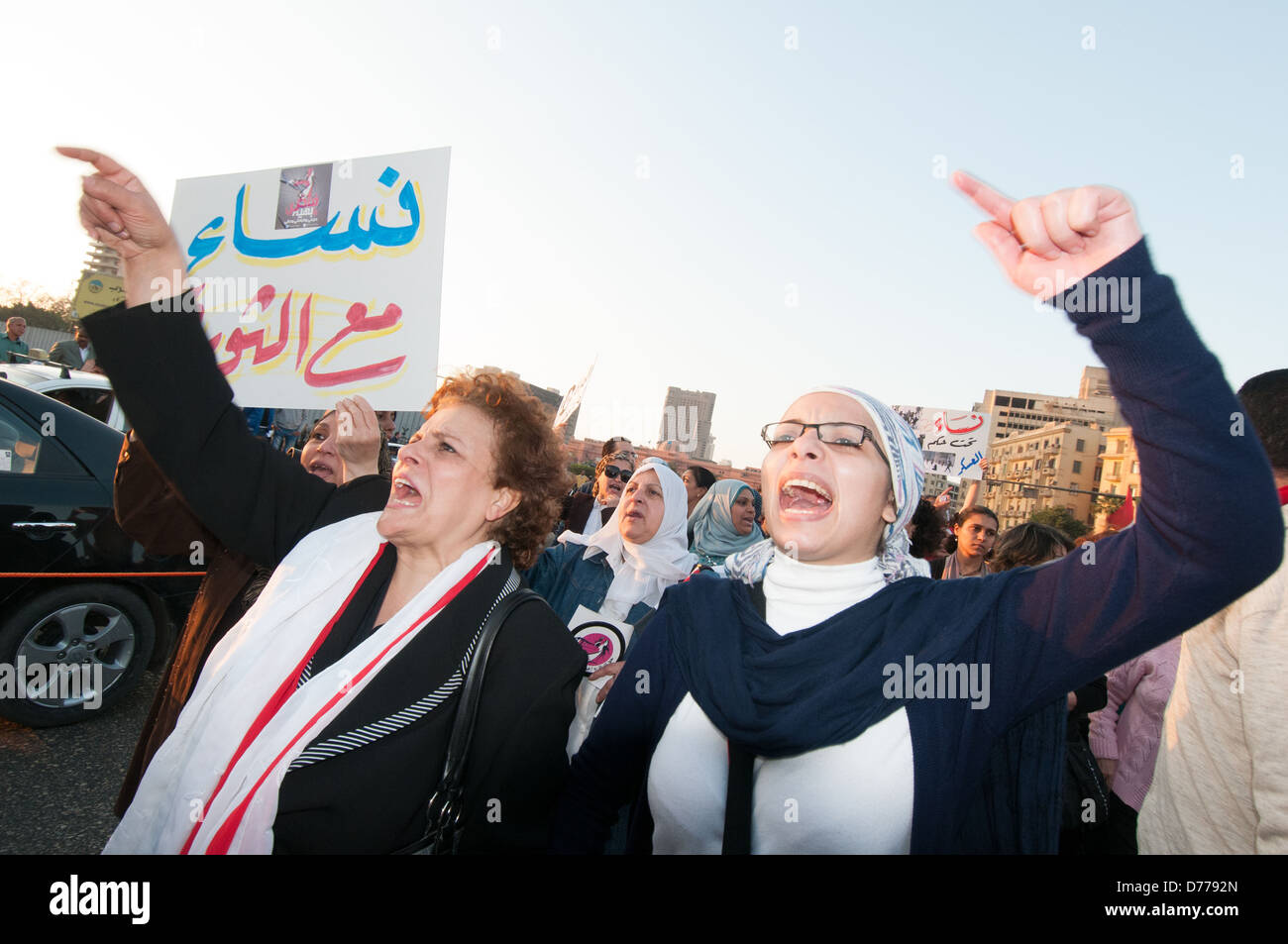 Le donne dimostrano in centro cittadino del Cairo sulle donne internazionali il giorno 8 marzo 2012 Foto Stock