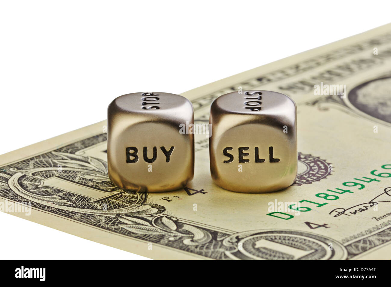 Due dadi in metallo con parole comprare e vendere su uno-dollaro isolati su sfondo bianco Foto Stock